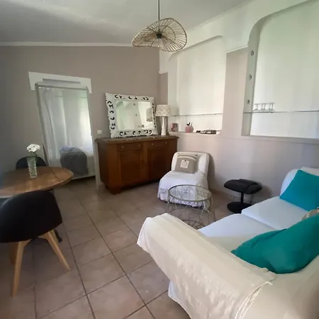 Maisonnette Au Calme Vue Sur Jardin Ferienhaus *